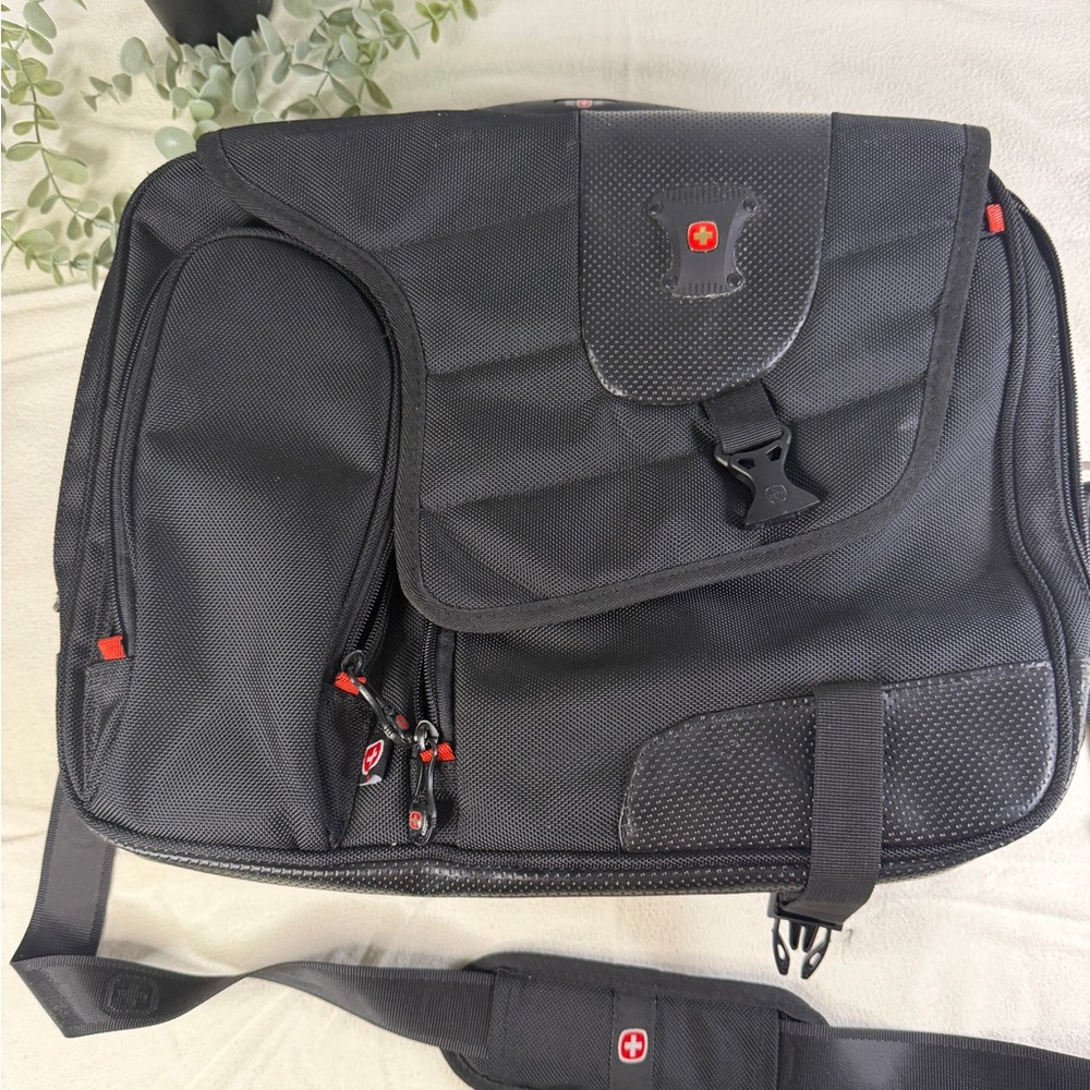 Wenger SwissGear Laptop Messenger Bag Black Travel Work Shoulder Bag